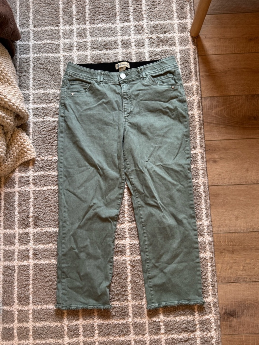 Democracy Olive Green Cropped Ankle Pants